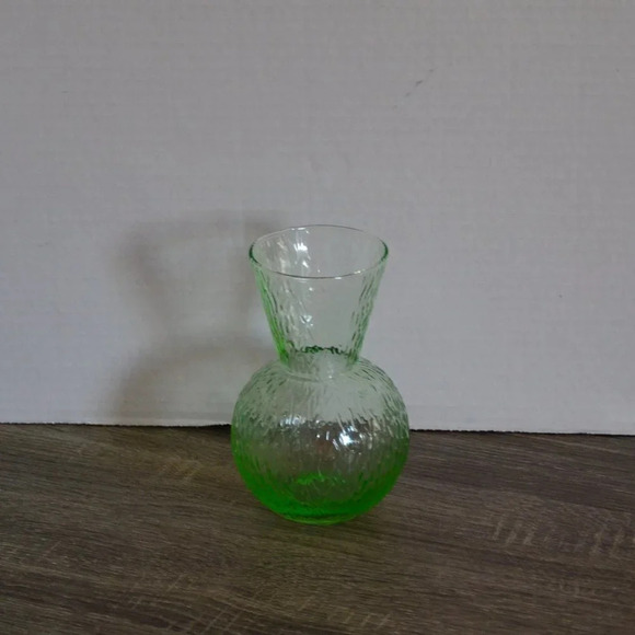 Vtg Lime Textured  Glass Vase - Picture 2 of 5